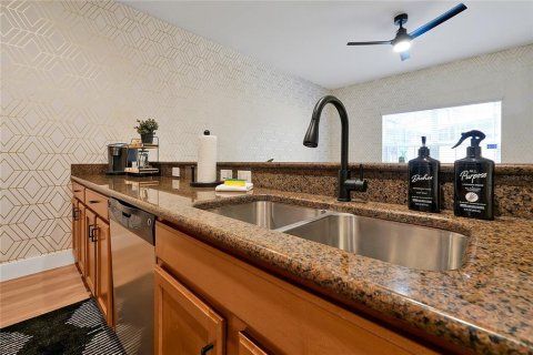 Touwnhouse à vendre à Kissimmee, Floride: 4 chambres, 175.03 m2 № 2420323 - photo 13
