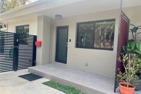 Снять в аренду виллу или дом в Майами, Флорида 2 спальни, 74.41м2, № 2008554 - фото 3