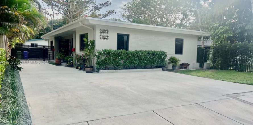 Дом в Майами, Флорида 2 спальни, 74.41м2 № 2008554