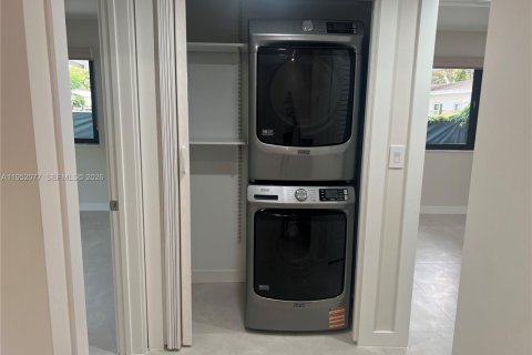 Снять в аренду виллу или дом в Майами, Флорида 2 спальни, 74.41м2, № 2008554 - фото 12