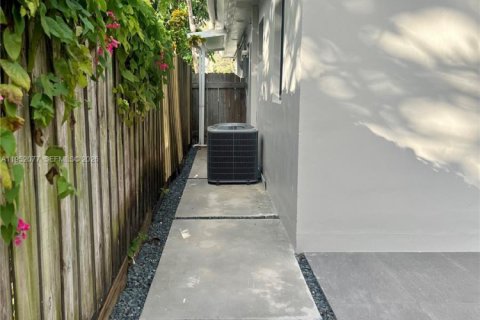 Снять в аренду виллу или дом в Майами, Флорида 2 спальни, 74.41м2, № 2008554 - фото 23