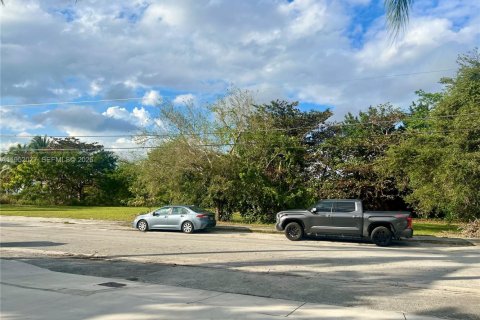 Снять в аренду виллу или дом в Майами, Флорида 2 спальни, 74.41м2, № 2008554 - фото 24