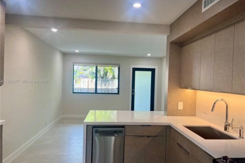 Снять в аренду виллу или дом в Майами, Флорида 2 спальни, 74.41м2, № 2008554 - фото 6