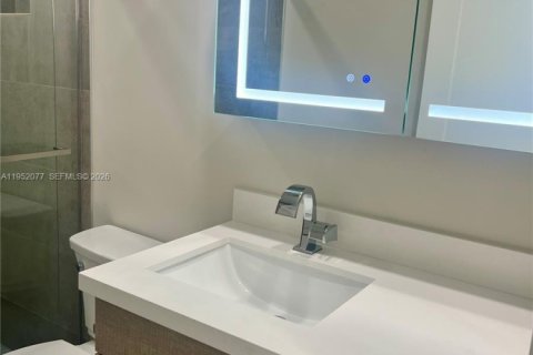 Снять в аренду виллу или дом в Майами, Флорида 2 спальни, 74.41м2, № 2008554 - фото 17