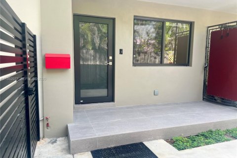 Снять в аренду виллу или дом в Майами, Флорида 2 спальни, 74.41м2, № 2008554 - фото 4