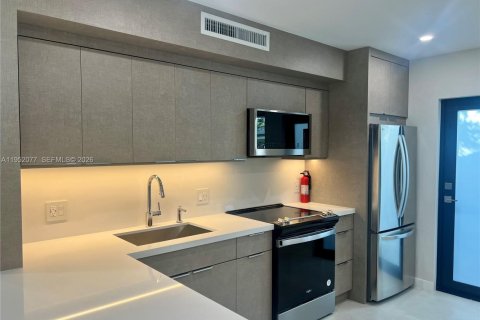 Снять в аренду виллу или дом в Майами, Флорида 2 спальни, 74.41м2, № 2008554 - фото 8