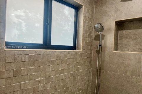 Снять в аренду виллу или дом в Майами, Флорида 2 спальни, 74.41м2, № 2008554 - фото 16