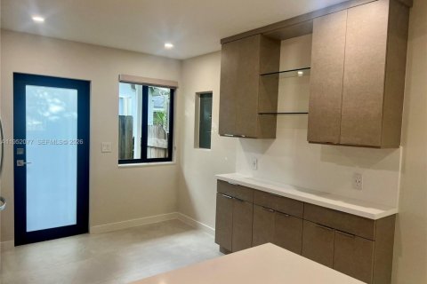 Снять в аренду виллу или дом в Майами, Флорида 2 спальни, 74.41м2, № 2008554 - фото 10