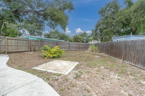 House in Saint Petersburg, Florida 2 bedrooms, 134.34 sq.m. № 2235636 - photo 4