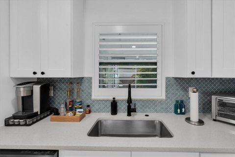 House in Saint Petersburg, Florida 2 bedrooms, 134.34 sq.m. № 2235636 - photo 14