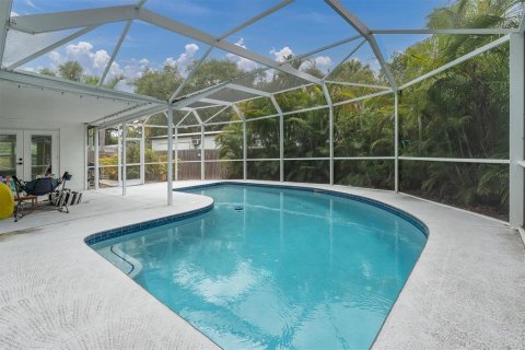 House in Saint Petersburg, Florida 2 bedrooms, 134.34 sq.m. № 2235636 - photo 3