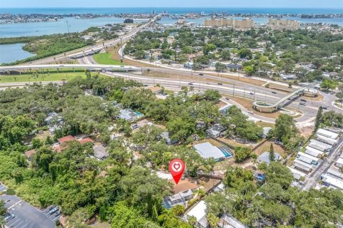 House in Saint Petersburg, Florida 2 bedrooms, 134.34 sq.m. № 2235636 - photo 5