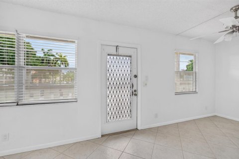 Copropriété à louer à Boca Raton, Floride: 2 chambres, 83.24 m2 № 2432296 - photo 13
