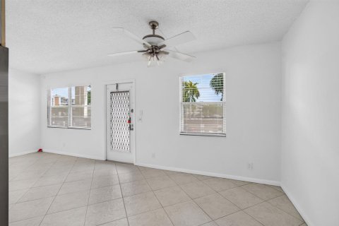 Copropriété à louer à Boca Raton, Floride: 2 chambres, 83.24 m2 № 2432296 - photo 27