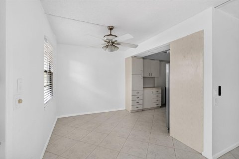 Copropriété à louer à Boca Raton, Floride: 2 chambres, 83.24 m2 № 2432296 - photo 6
