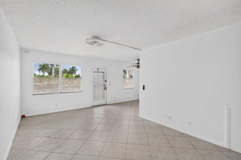 Copropriété à louer à Boca Raton, Floride: 2 chambres, 83.24 m2 № 2432296 - photo 17