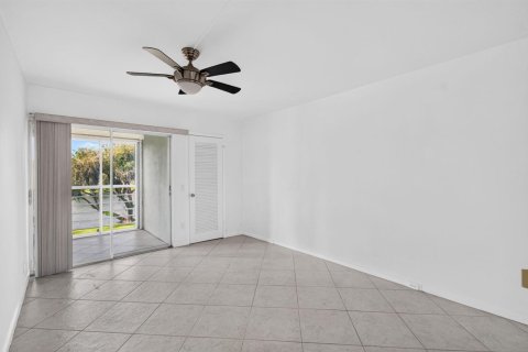 Copropriété à louer à Boca Raton, Floride: 2 chambres, 83.24 m2 № 2432296 - photo 8