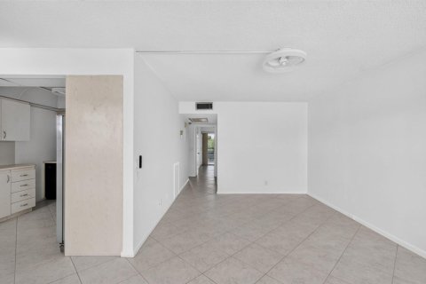 Copropriété à louer à Boca Raton, Floride: 2 chambres, 83.24 m2 № 2432296 - photo 4
