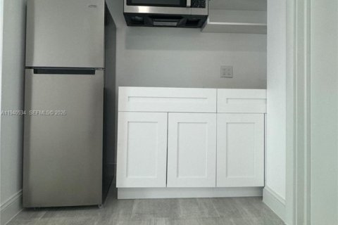 Снять в аренду коммерческую недвижимость в Катлер-Бей, Флорида 1 спальня, 219.9м2, № 1997845 - фото 4