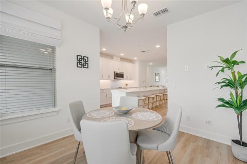 Townhouse in Orlando, Florida 3 bedrooms, 185.62 sq.m. № 2198740 - photo 25