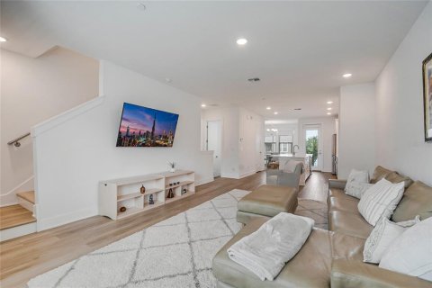 Townhouse in Orlando, Florida 3 bedrooms, 185.62 sq.m. № 2198740 - photo 20