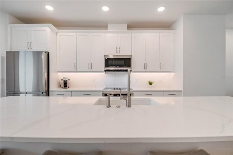 Townhouse in Orlando, Florida 3 bedrooms, 185.62 sq.m. № 2198740 - photo 22