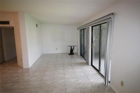 Condo in Tamarac, Florida, 2 bedrooms  № 2081499 - photo 6