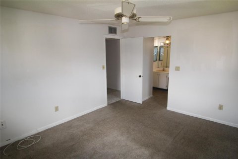 Condo in Tamarac, Florida, 2 bedrooms  № 2081499 - photo 9