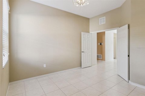 House in Clermont, Florida 5 bedrooms, 337.7 sq.m. № 2097070 - photo 25