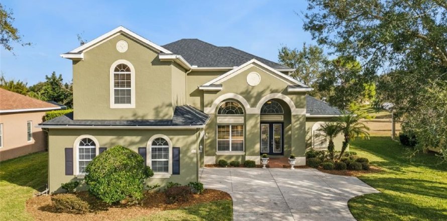 House in Clermont, Florida 5 bedrooms, 337.7 sq.m. № 2097070