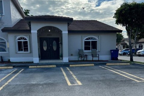 Villa ou maison à Hialeah, Floride 3 chambres, 119.29 m2 № 2354205