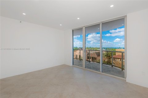 Condominio en venta en Surfside, Florida, 1 dormitorio, 106.84 m2 № 2017244 - foto 5