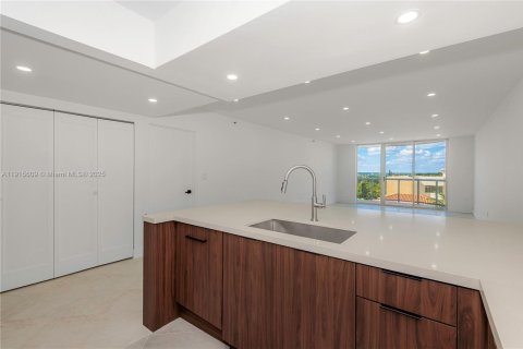 Condominio en venta en Surfside, Florida, 1 dormitorio, 106.84 m2 № 2017244 - foto 10