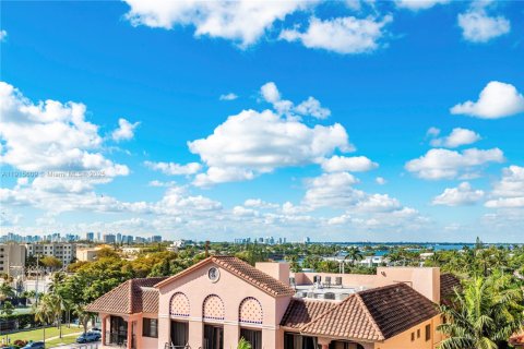 Condominio en venta en Surfside, Florida, 1 dormitorio, 106.84 m2 № 2017244 - foto 19