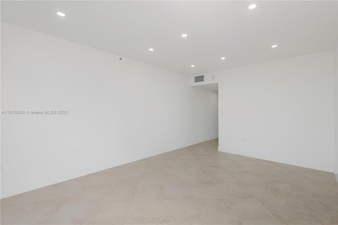 Condominio en venta en Surfside, Florida, 1 dormitorio, 106.84 m2 № 2017244 - foto 14