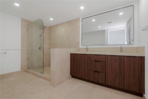 Condominio en venta en Surfside, Florida, 1 dormitorio, 106.84 m2 № 2017244 - foto 16