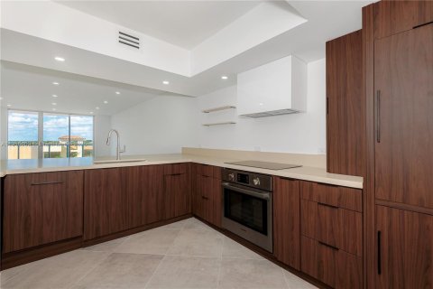 Condominio en venta en Surfside, Florida, 1 dormitorio, 106.84 m2 № 2017244 - foto 9