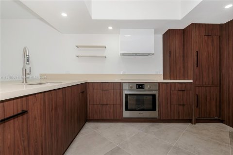 Condominio en venta en Surfside, Florida, 1 dormitorio, 106.84 m2 № 2017244 - foto 8