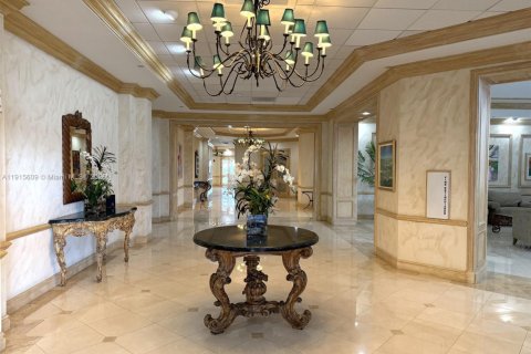 Condominio en venta en Surfside, Florida, 1 dormitorio, 106.84 m2 № 2017244 - foto 2