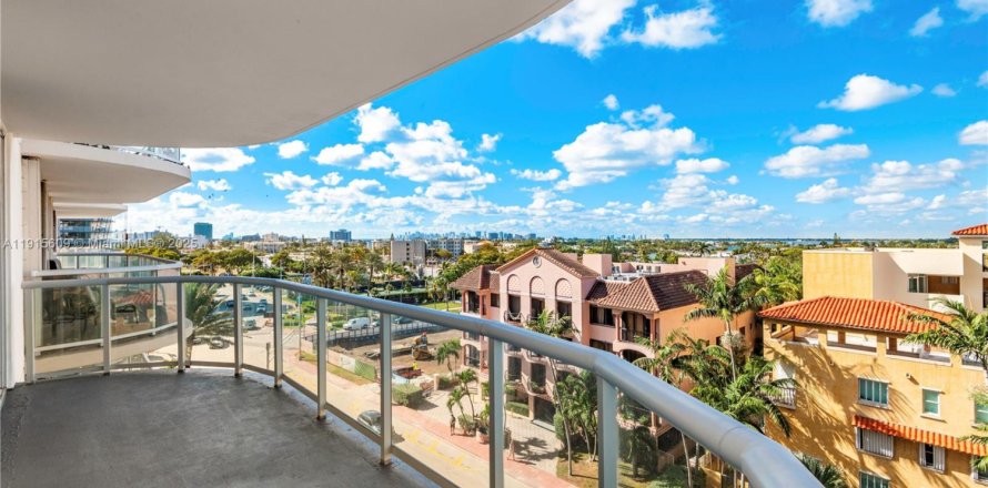 Condominio en Surfside, Florida, 1 dormitorio  № 2017244