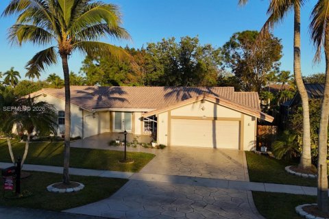 House in Weston, Florida 4 bedrooms, 170.48 sq.m. № 2022121 - photo 4