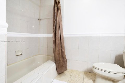 Villa ou maison à vendre à Weston, Floride: 4 chambres, 170.48 m2 № 2022121 - photo 29