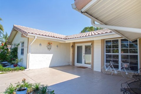 House in Weston, Florida 4 bedrooms, 170.48 sq.m. № 2022121 - photo 7