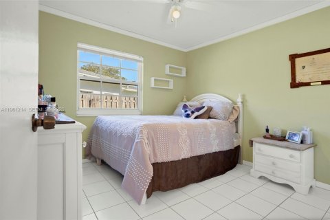 House in Weston, Florida 4 bedrooms, 170.48 sq.m. № 2022121 - photo 20