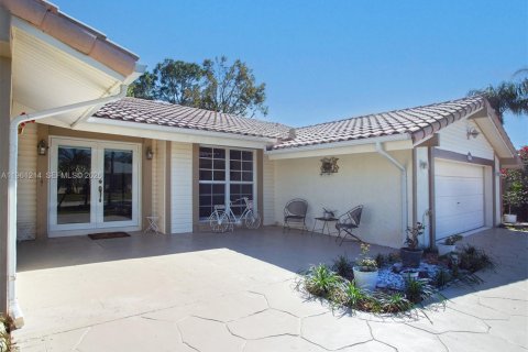 House in Weston, Florida 4 bedrooms, 170.48 sq.m. № 2022121 - photo 8