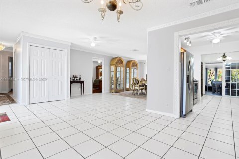 House in Weston, Florida 4 bedrooms, 170.48 sq.m. № 2022121 - photo 9