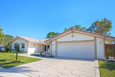 House in Weston, Florida 4 bedrooms, 170.48 sq.m. № 2022121 - photo 3