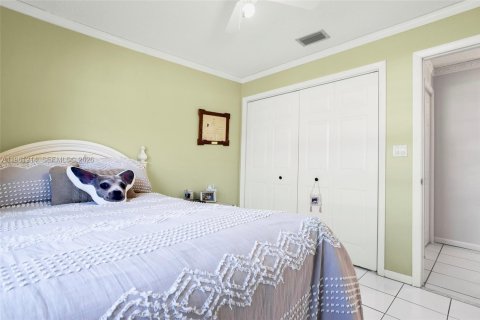 House in Weston, Florida 4 bedrooms, 170.48 sq.m. № 2022121 - photo 21