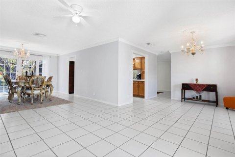 House in Weston, Florida 4 bedrooms, 170.48 sq.m. № 2022121 - photo 10