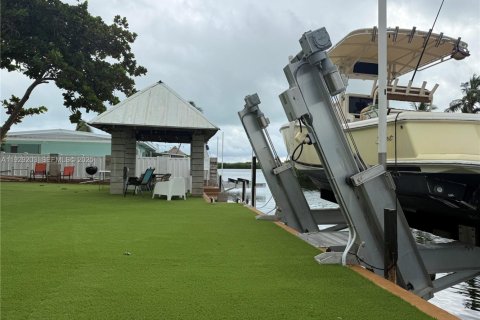 House in Key Largo, Florida 3 bedrooms, 92.9 sq.m. № 1988476 - photo 2